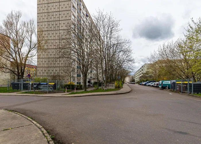 Dkn - Ihr Zuhause Auf Zeit In Halle - Vollmoebliert - Waschmaschine - Wlan - Naehe S-bahn Lägenhet *