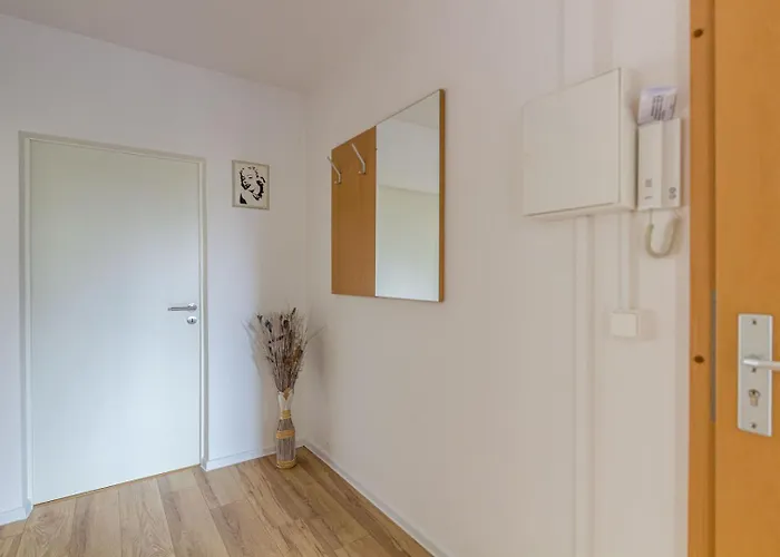 Dkn - Ihr Zuhause Auf Zeit In Halle - Vollmoebliert - Waschmaschine - Wlan - Naehe S-bahn Lägenhet *